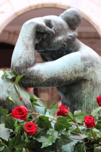 statue perpignan sant jordi roses